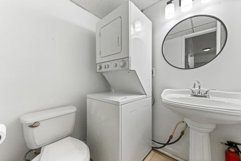 Купить таунхаус в Окленд-Парк, Флорида 7 комнат, 92.9м2, № 2081540 - фото 7