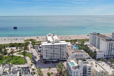 Condo in Miami Beach, Florida, 1 bedroom № 2060188 - photo 26