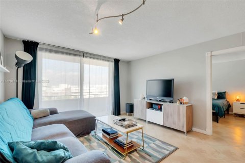 Condo in Miami Beach, Florida, 1 bedroom № 2060188 - photo 6