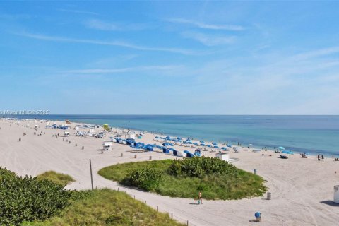 Condo in Miami Beach, Florida, 1 bedroom № 2060188 - photo 15