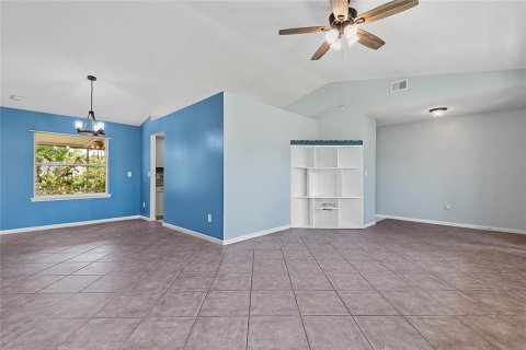 House in Palm Coast, Florida 3 bedrooms, 152.27 sq.m. № 1858216 - photo 10