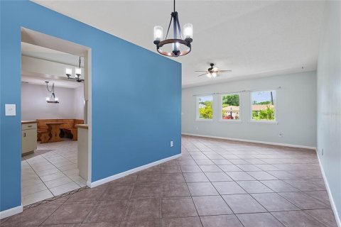 House in Palm Coast, Florida 3 bedrooms, 152.27 sq.m. № 1858216 - photo 12