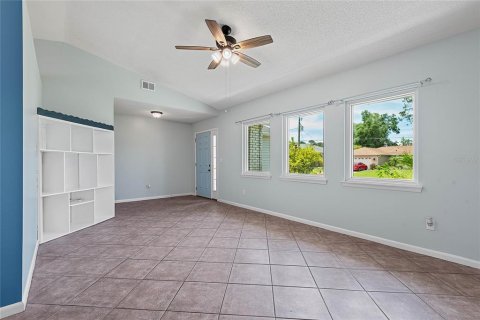 House in Palm Coast, Florida 3 bedrooms, 152.27 sq.m. № 1858216 - photo 9