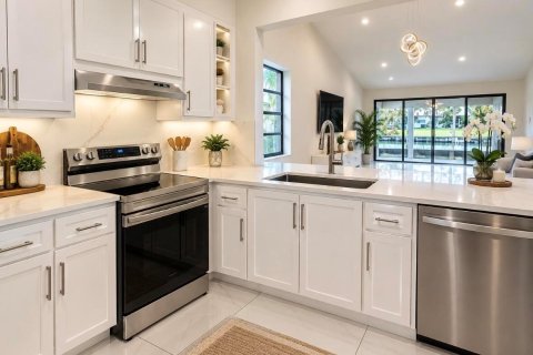 Townhouse in Tamarac, Florida 2 bedrooms, 98.48 sq.m. № 2417929 - photo 4