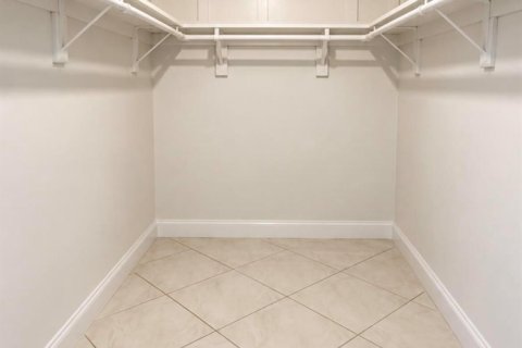 Townhouse in Tamarac, Florida 2 bedrooms, 98.48 sq.m. № 2417929 - photo 10