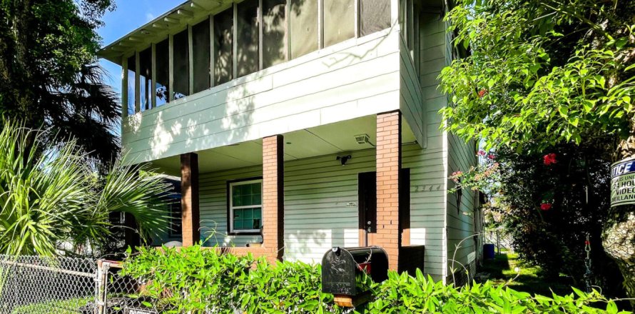House in Jacksonville, Florida 5 bedrooms, 181.16 sq.m. № 770536