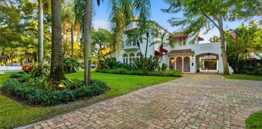 Casa en Coral Gables, Florida 4 dormitorios, 226.5 m2 № 2000362