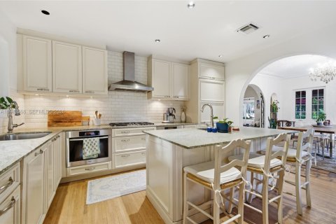 Casa en venta en Coral Gables, Florida, 4 dormitorios, 226.5 m2 № 2000362 - foto 13