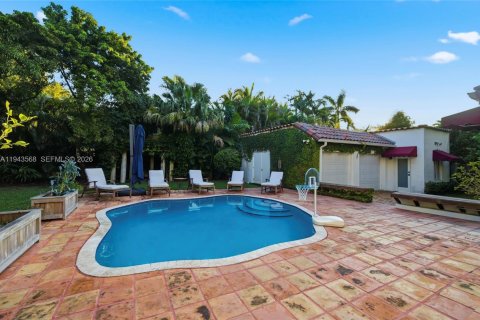 Casa en venta en Coral Gables, Florida, 4 dormitorios, 226.5 m2 № 2000362 - foto 29