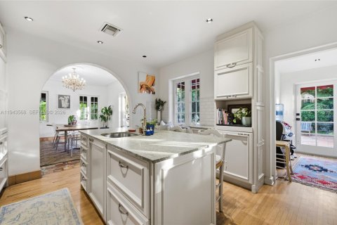 Casa en venta en Coral Gables, Florida, 4 dormitorios, 226.5 m2 № 2000362 - foto 15