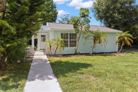 Villa ou maison à vendre à Saint Petersburg, Floride: 4 chambres, 149.48 m2 № 1853187 - photo 1