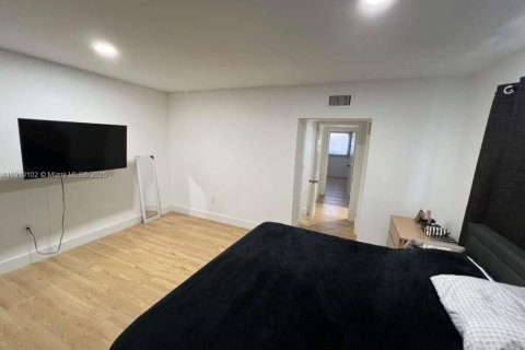 Townhouse in Miami, Florida 2 bedrooms, 100.89 sq.m. № 2018766 - photo 16