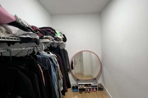 Townhouse in Miami, Florida 2 bedrooms, 100.89 sq.m. № 2018766 - photo 18