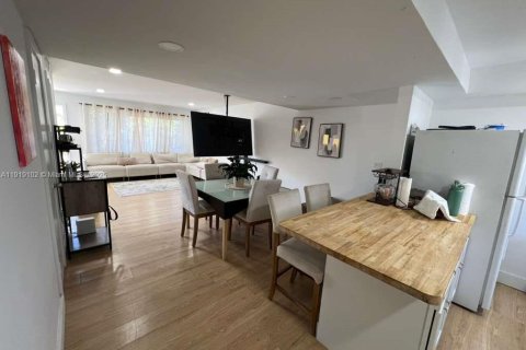 Townhouse in Miami, Florida 2 bedrooms, 100.89 sq.m. № 2018766 - photo 7