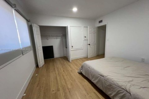 Townhouse in Miami, Florida 2 bedrooms, 100.89 sq.m. № 2018766 - photo 21