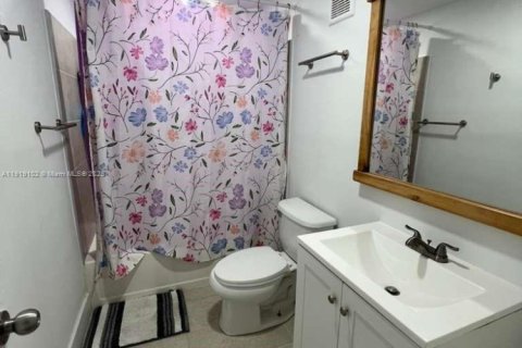 Townhouse in Miami, Florida 2 bedrooms, 100.89 sq.m. № 2018766 - photo 22