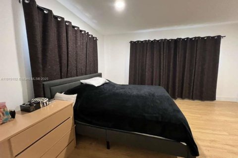 Townhouse in Miami, Florida 2 bedrooms, 100.89 sq.m. № 2018766 - photo 17