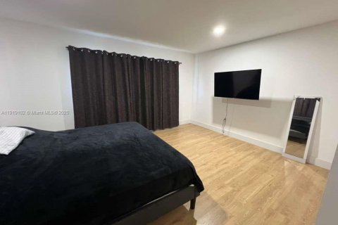 Townhouse in Miami, Florida 2 bedrooms, 100.89 sq.m. № 2018766 - photo 15