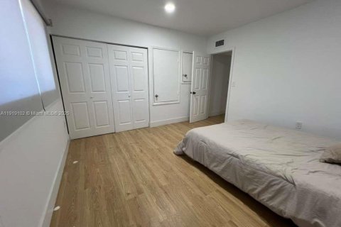 Townhouse in Miami, Florida 2 bedrooms, 100.89 sq.m. № 2018766 - photo 20