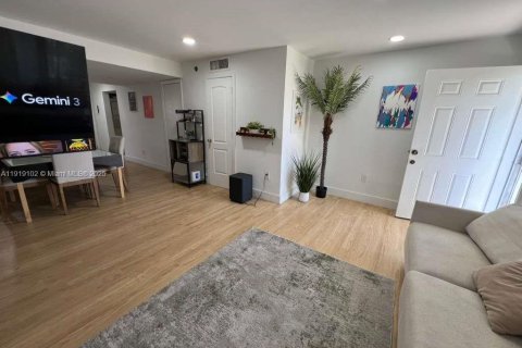 Townhouse in Miami, Florida 2 bedrooms, 100.89 sq.m. № 2018766