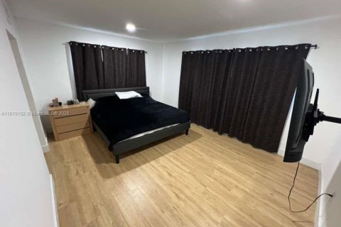 Townhouse in Miami, Florida 2 bedrooms, 100.89 sq.m. № 2018766 - photo 14