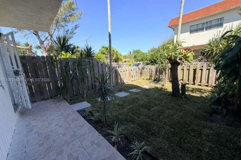 Townhouse in Miami, Florida 2 bedrooms, 100.89 sq.m. № 2018766 - photo 29