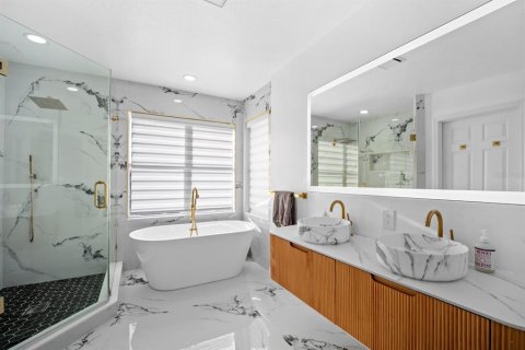 Villa ou maison à vendre à Valrico, Floride: 5 chambres, 260.87 m2 № 2429077 - photo 9