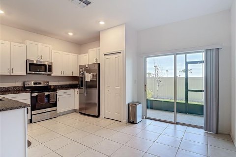 Townhouse in San Antonio, Florida 3 bedrooms, 151.8 sq.m. № 1873872 - photo 12