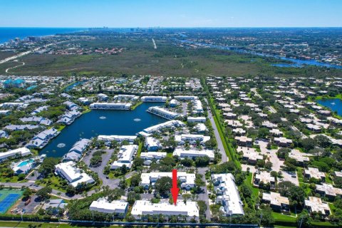 Townhouse in Jupiter, Florida 2 bedrooms, 132.94 sq.m. № 970560 - photo 1