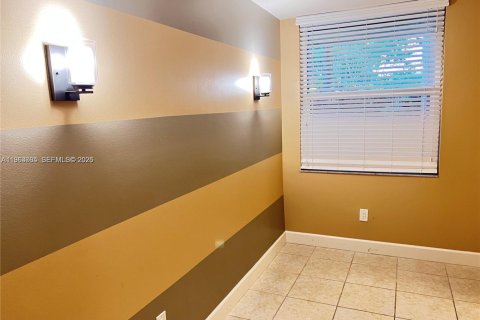 Condo in Plantation, Florida, 2 bedrooms  № 2081049 - photo 3