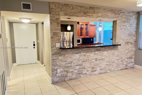 Condo in Plantation, Florida, 2 bedrooms  № 2081049 - photo 8