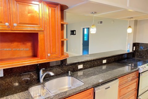 Condo in Plantation, Florida, 2 bedrooms  № 2081049 - photo 7