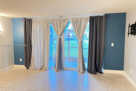 Condo in Plantation, Florida, 2 bedrooms  № 2081049
