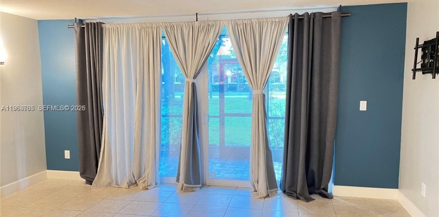 Condo in Plantation, Florida, 2 bedrooms  № 2081049