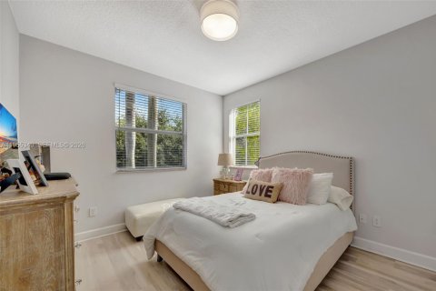 Condo in Pinecrest, Florida, 4 bedrooms  № 2010176 - photo 14