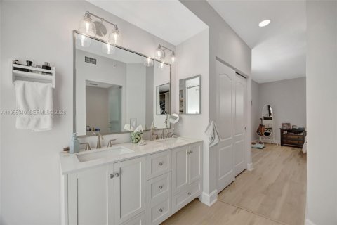 Condo in Pinecrest, Florida, 4 bedrooms  № 2010176 - photo 22