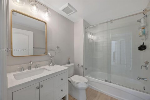 Condo in Pinecrest, Florida, 4 bedrooms  № 2010176 - photo 13