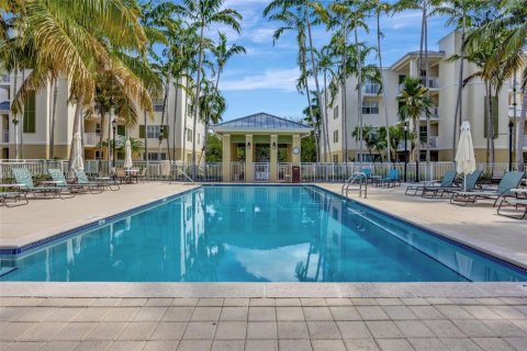 Condo in Pinecrest, Florida, 4 bedrooms  № 2010176 - photo 30