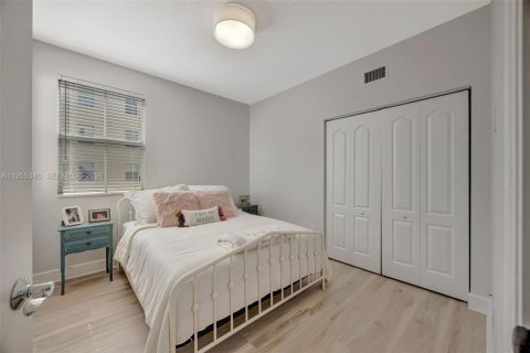 Condo in Pinecrest, Florida, 4 bedrooms  № 2010176 - photo 11