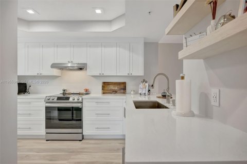 Condo in Pinecrest, Florida, 4 bedrooms  № 2010176 - photo 8