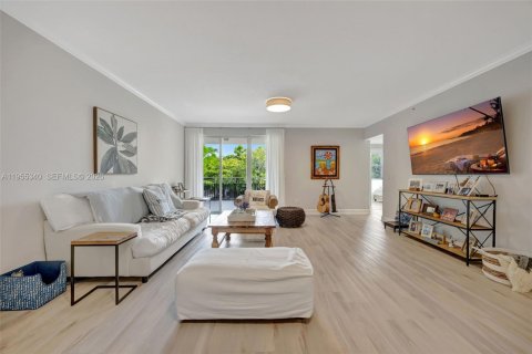 Condo in Pinecrest, Florida, 4 bedrooms  № 2010176 - photo 3