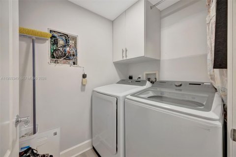 Condo in Pinecrest, Florida, 4 bedrooms  № 2010176 - photo 23