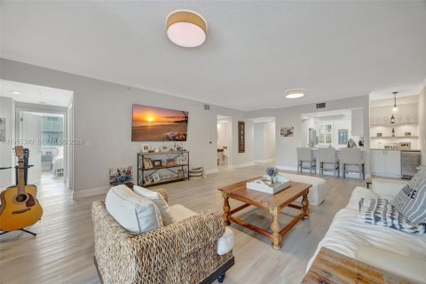 Condo in Pinecrest, Florida, 4 bedrooms  № 2010176