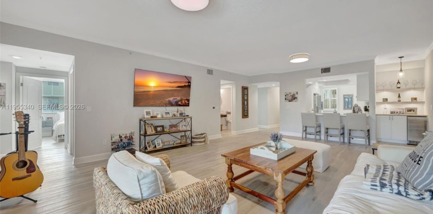 Condo in Pinecrest, Florida, 4 bedrooms  № 2010176