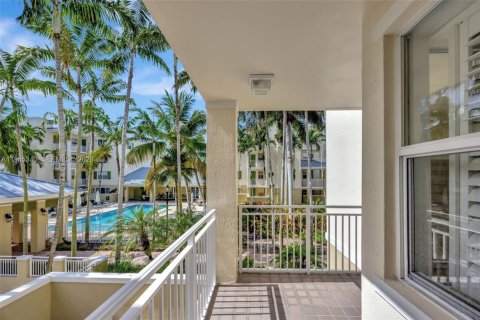 Condo in Pinecrest, Florida, 4 bedrooms  № 2010176 - photo 26