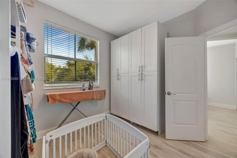 Condo in Pinecrest, Florida, 4 bedrooms  № 2010176 - photo 17