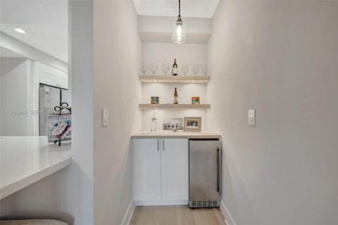 Condo in Pinecrest, Florida, 4 bedrooms  № 2010176 - photo 10