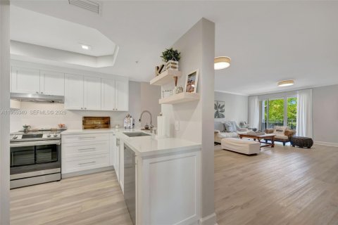 Condo in Pinecrest, Florida, 4 bedrooms  № 2010176 - photo 7