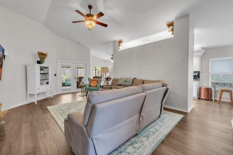 House in Brandon, Florida 3 bedrooms, 157.93 sq.m. № 2287793 - photo 5
