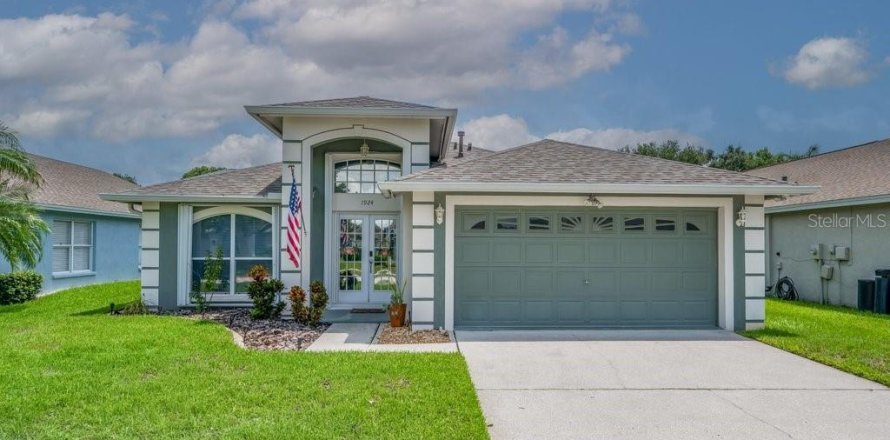 House in Brandon, Florida 3 bedrooms, 157.93 sq.m. № 2287793